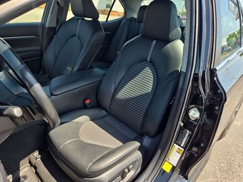 Used 2022 Toyota Camry SE FWD image 11