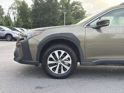 Used 2024 Subaru Outback Premium AWD/4WD image 9