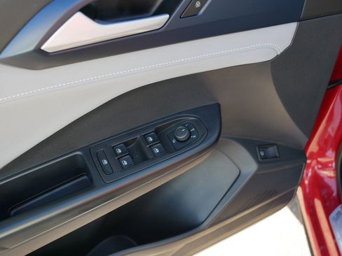 Used 2024 Volkswagen Taos SE image 19