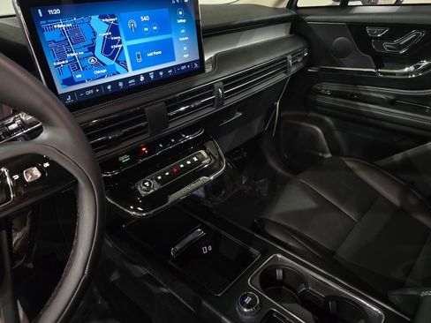 New 2026 Lincoln Corsair Premiere image 23