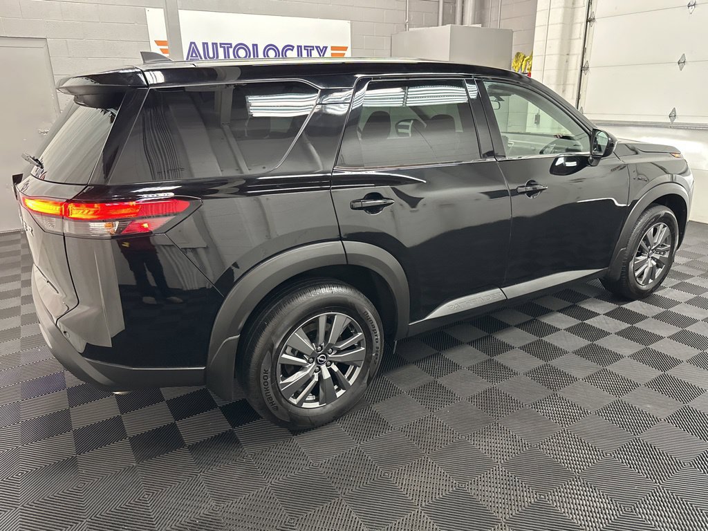 Used 2025 Nissan Pathfinder S AWD/4WD image 11