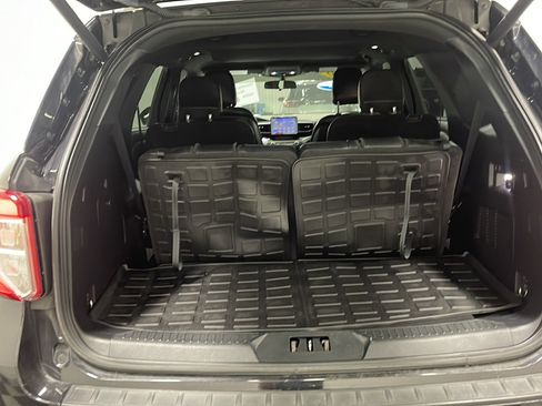 Used 2020 Ford Explorer XLT w/ Equipment Group 202A AWD/4WD image 17