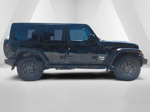 Used 2020 Jeep Wrangler Unlimited Sport w/ Technology Group AWD/4WD image 10