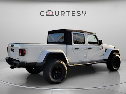 Used 2021 Jeep Gladiator Sport image 5