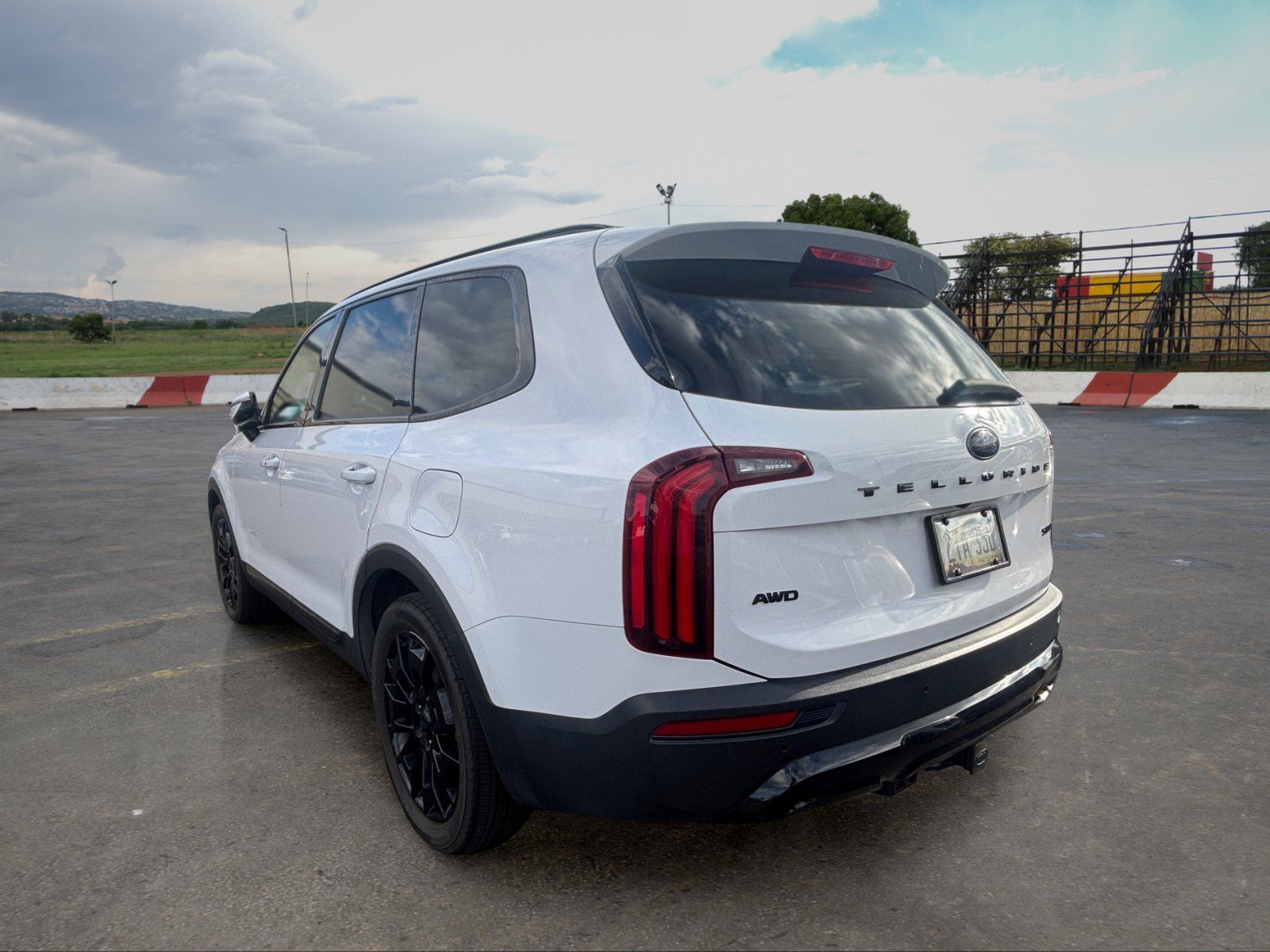 Certified 2021 Kia Telluride SX w/ Nightfall Edition Package AWD/4WD image 4