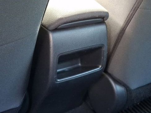 Used 2020 Toyota Corolla LE image 11