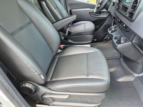 Used 2025 Mercedes-Benz Sprinter 2500 image 13