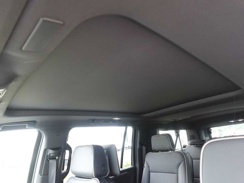 New 2025 Chevrolet Suburban Premier AWD/4WD image 25