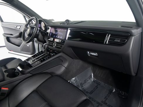 Certified 2026 Porsche Macan S AWD/4WD image 33