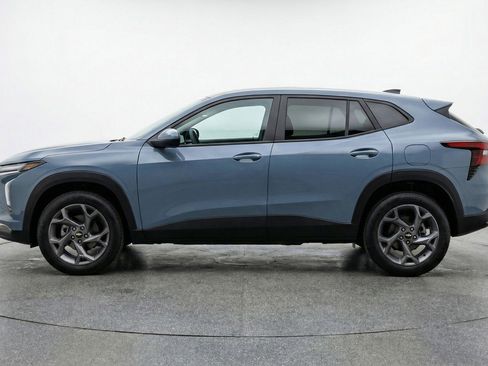 Used 2025 Chevrolet Trax LT w/ LT Convenience Package FWD image 5