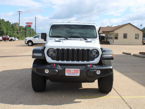 Used 2025 Jeep Wrangler Unlimited Rubicon AWD/4WD image 3