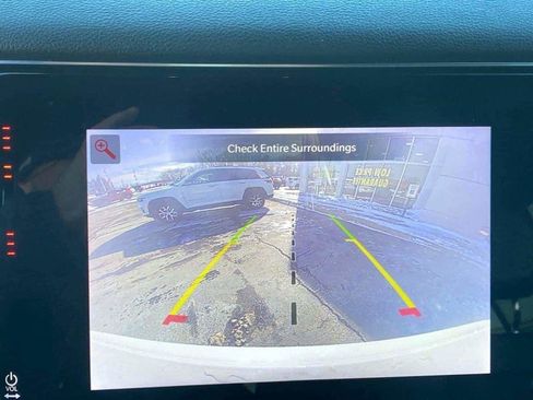 Used 2022 Jeep Wagoneer Series III w/ Flexible Seating Group image 19