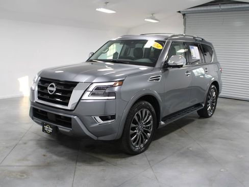 Used 2024 Nissan Armada Platinum w/ Captain's Chairs Package image 4