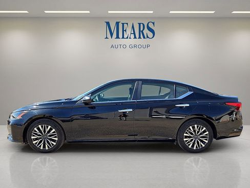 Used 2025 Nissan Altima 2.5 SV image 2