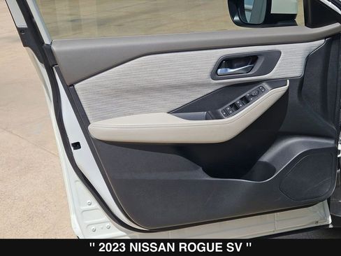 Used 2023 Nissan Rogue SV FWD image 14