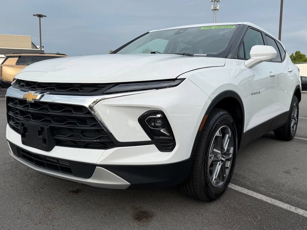 Used 2025 Chevrolet Blazer LT FWD image 3