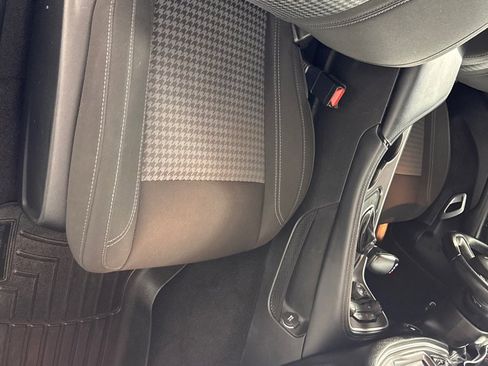 Used 2021 Dodge Challenger SXT w/ Blacktop Package image 21