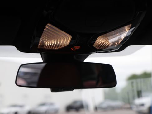 Used 2025 BMW 330i xDrive Sedan w/ Premium Package image 31