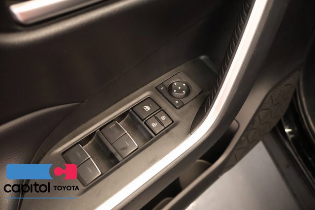 Used 2025 Toyota RAV4 XLE AWD/4WD image 10