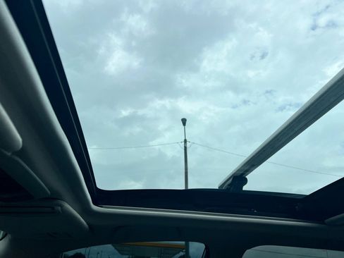 Used 2017 Subaru Forester 2.5i Limited image 16