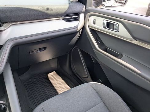 Used 2025 Ford Explorer Active image 17