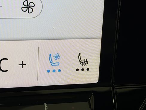 Used 2024 Volkswagen Atlas Cross Sport SE w/ Panoramic Sunroof Package image 24