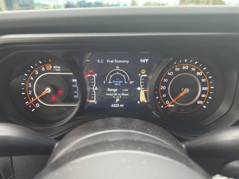 Used 2025 Jeep Gladiator Sport AWD/4WD image 3