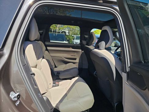 Used 2025 Volvo EX90 Ultra AWD/4WD image 11
