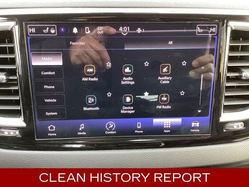 Used 2024 Chrysler Pacifica Touring-L image 4