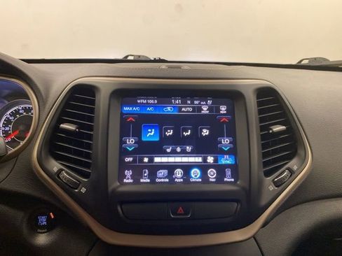 Used 2015 Jeep Cherokee Limited w/ Luxury Group FWD image 12