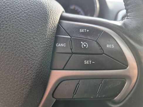 Used 2018 Jeep Grand Cherokee Limited image 19