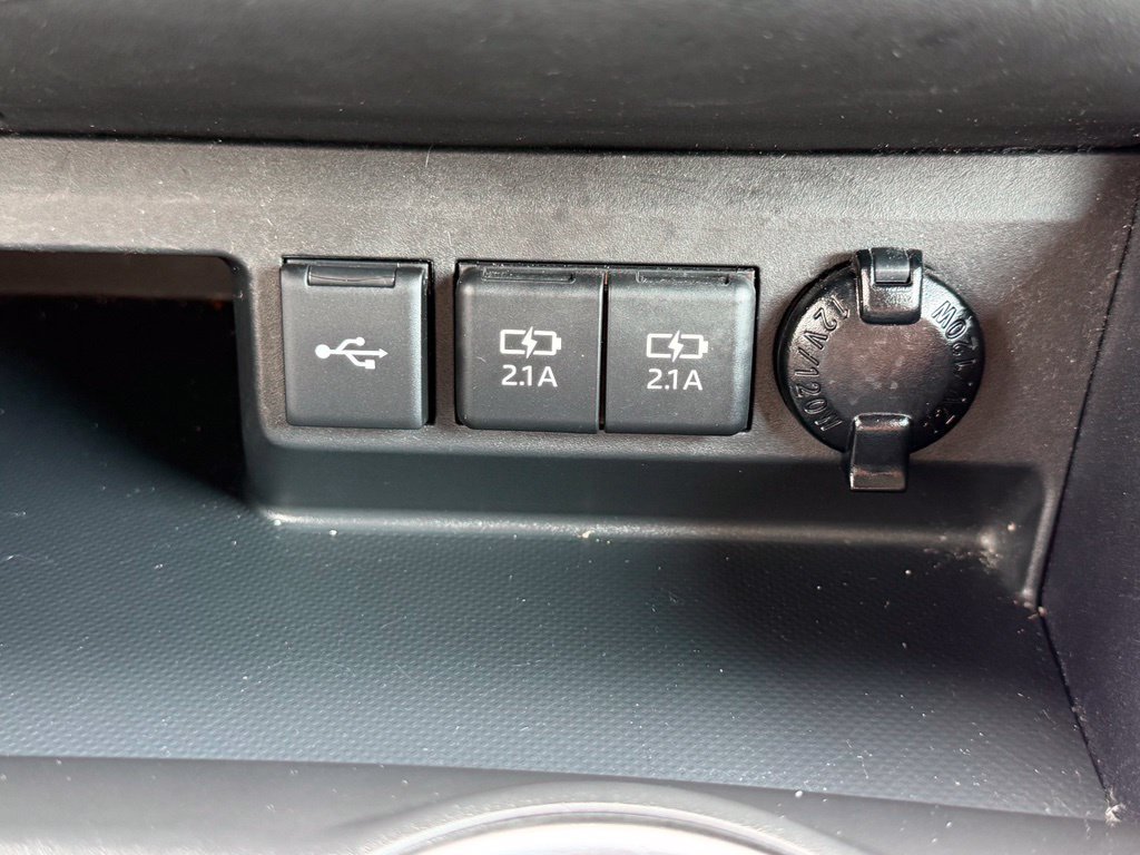 Used 2020 Toyota Highlander XLE AWD/4WD image 9