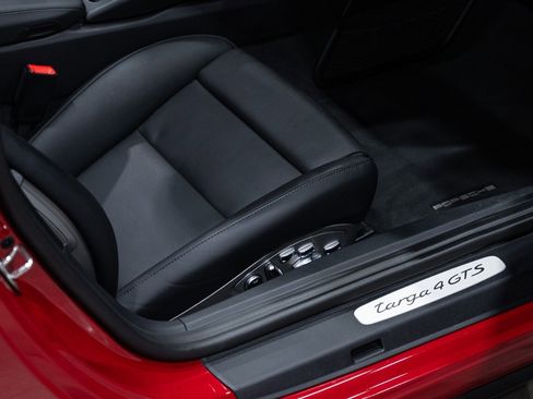 Used 2019 Porsche 911 AWD/4WD image 34