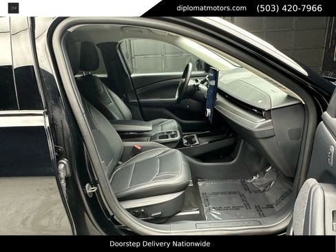 Used 2025 Ford Mustang Mach-E Premium image 19