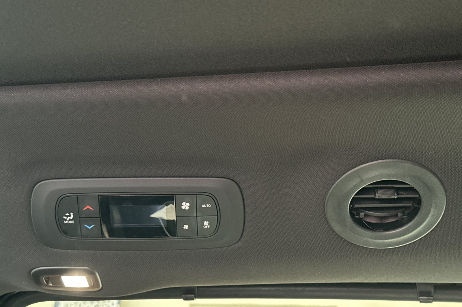 Used 2025 Chrysler Pacifica Limited FWD image 17