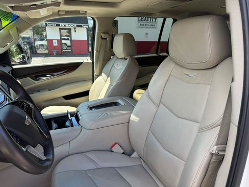 Used 2017 Cadillac Escalade ESV Premium Luxury AWD/4WD image 32