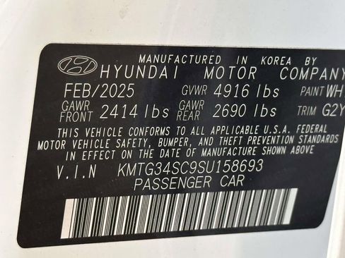 Used 2025 Genesis G70 2.5T AWD/4WD image 36