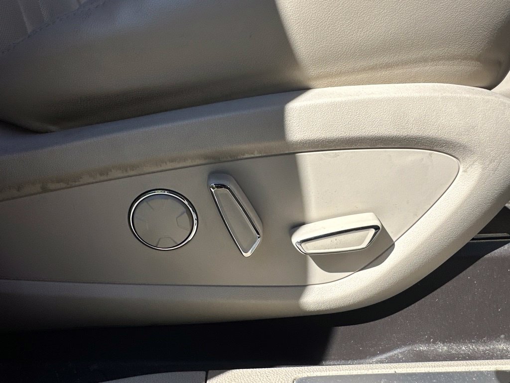 Used 2018 Lincoln MKC Select w/ Select Plus Package AWD/4WD image 39