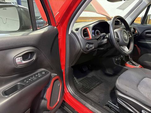 Used 2018 Jeep Renegade Trailhawk image 15