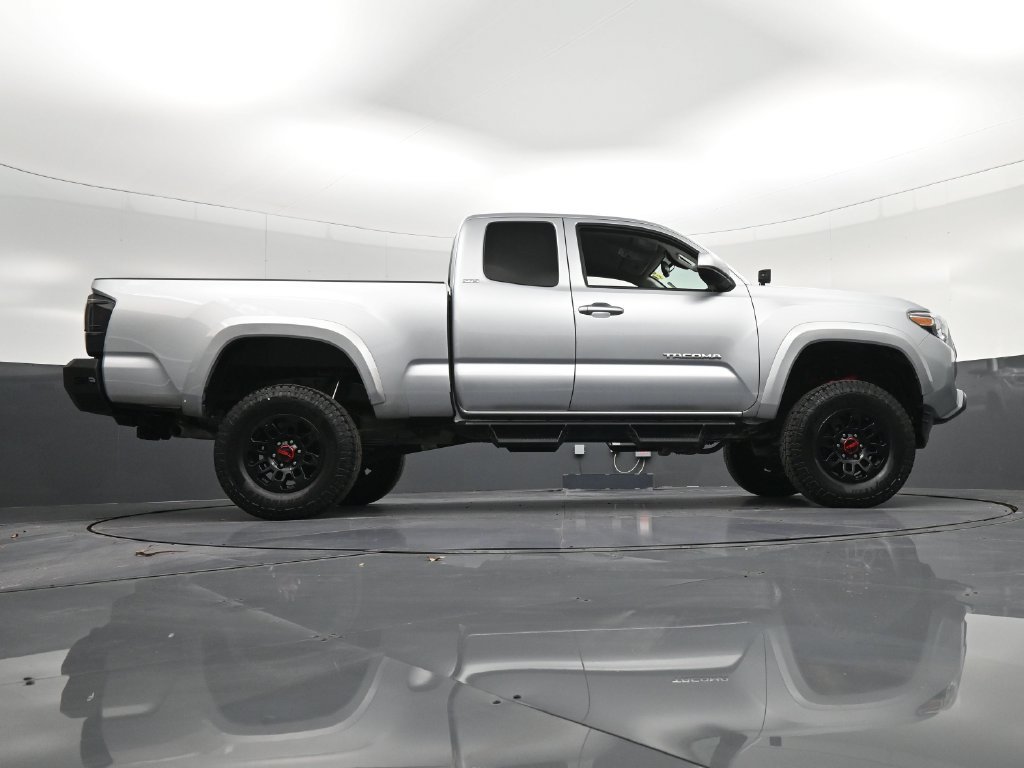 Used 2022 Toyota Tacoma SR5 AWD/4WD image 27