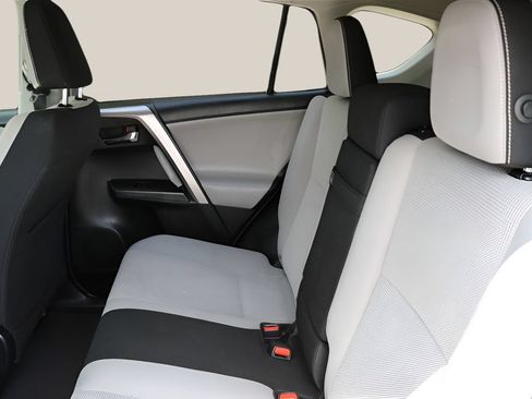 Used 2017 Toyota RAV4 XLE AWD/4WD image 16