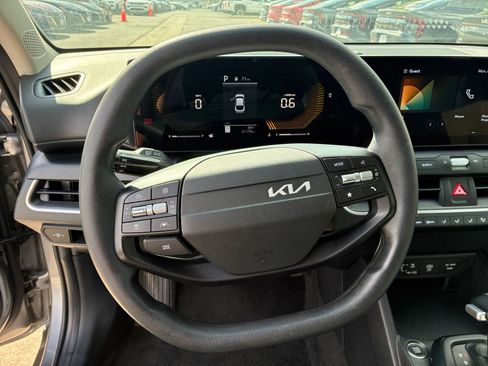 Used 2025 Kia K4 LXS image 27