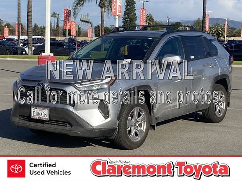 Used 2025 Toyota RAV4 XLE image 1
