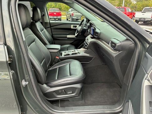 Used 2023 Ford Explorer XLT w/ Equipment Group 202A AWD/4WD image 16