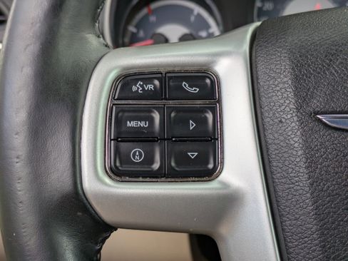 Used 2011 Chrysler 200 Limited image 21