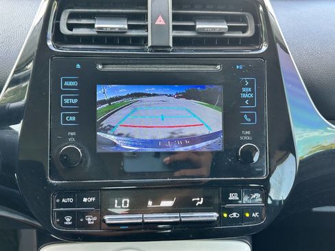 Used 2016 Toyota Prius Two image 19