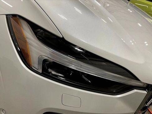 Certified 2023 Volvo XC60 B5 Plus image 29