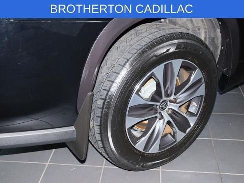 Used 2020 Toyota Highlander XLE AWD/4WD image 14