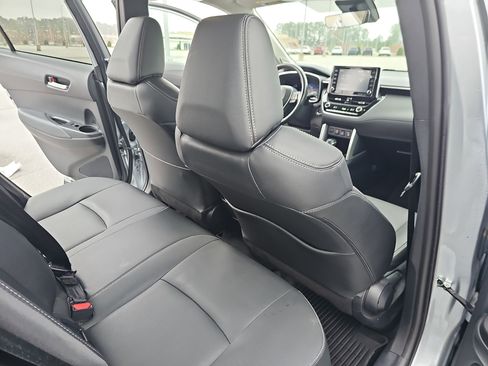 Used 2022 Toyota Corolla Cross XLE image 11