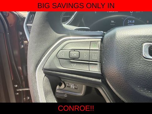 Used 2025 Jeep Grand Cherokee Altitude RWD image 16